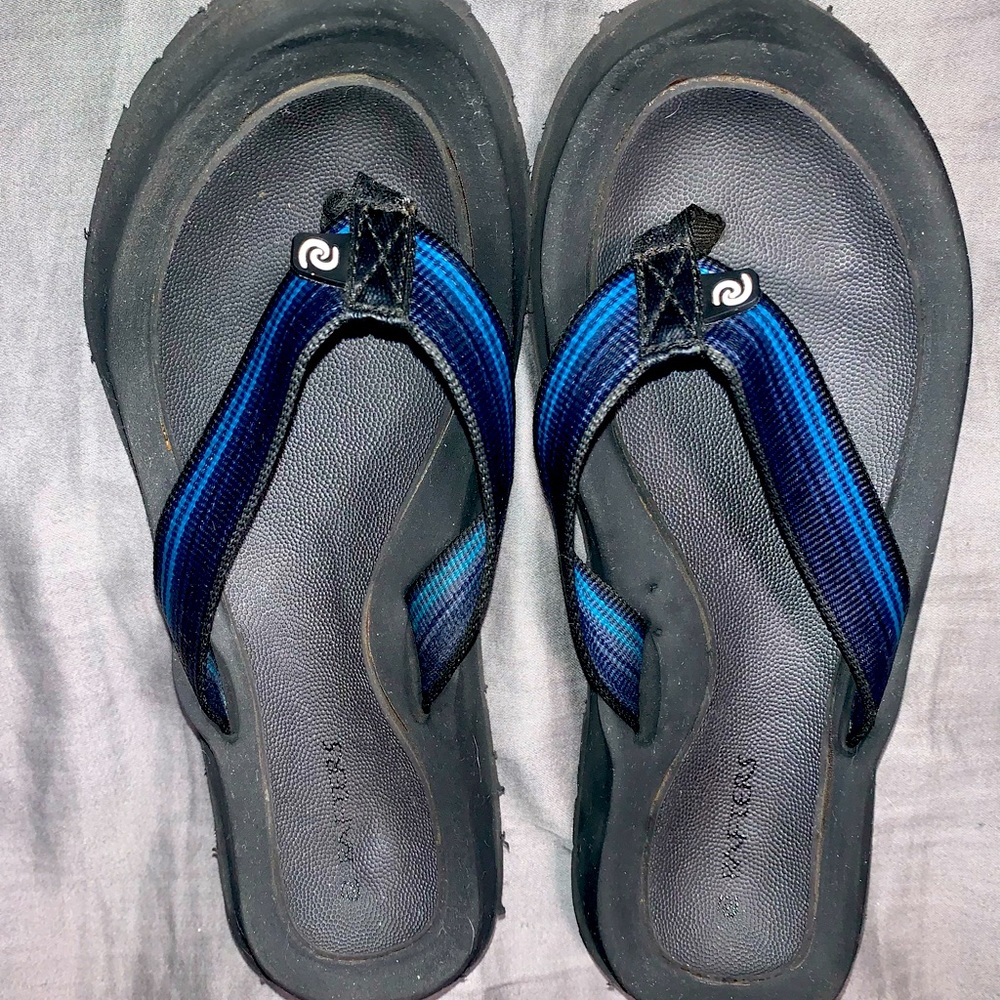 Boys flip flops